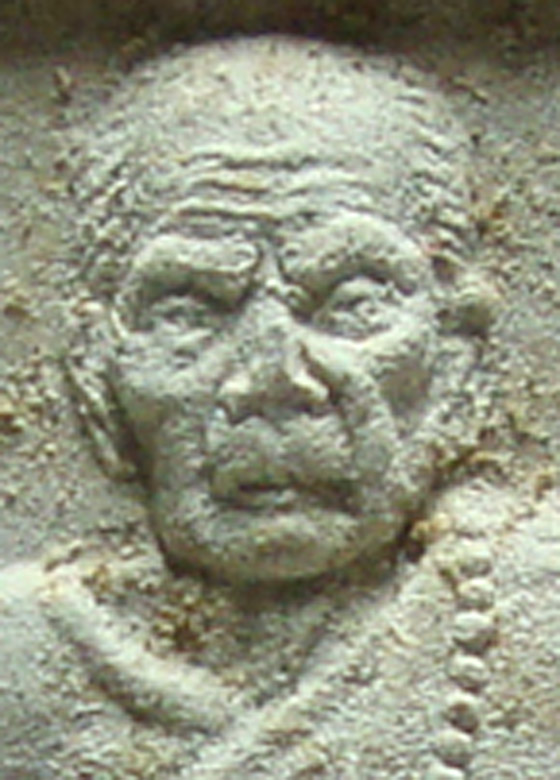 พระผงรูปเหมือนนั่งตั่ง หลวงปู่หมุน ฐิตสีโล วัดป่าหนองหล่ม 2542