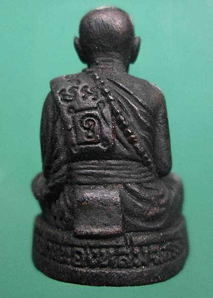 รูปหล่อหลวงปู่หมุน รุ่น รวยมั่นคง เนื้อเหล็กน้ำพี้ วัดป่าหนองหล่ม ปี2557หมายเลข 336