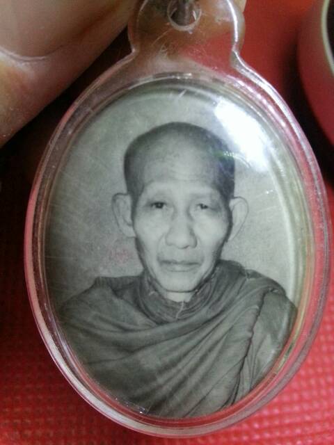 ล็อคเก็ตรุ่นมงคลเกษม๘๑หลังแผ่นเงิน