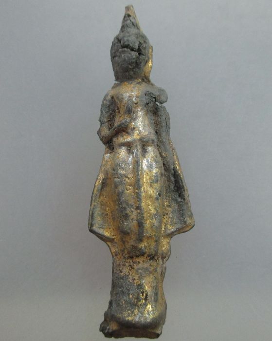 พระกรุวัดเกาะสัมพันธวงศ์ กทม. พิมพ์พุทธปาฏิหาริย์ เนื้อชินเงินปิดทองเดิม (รานที่พระศอ)