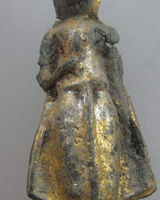 พระกรุวัดเกาะสัมพันธวงศ์ กทม. พิมพ์พุทธปาฏิหาริย์ เนื้อชินเงินปิดทองเดิม (รานที่พระศอ)