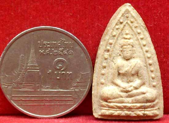 *พิมพ์พระพุทโธข้างเม็ด หลังยันต์ เนื้อผงพุทธคุณ..ลป.เฮี้ยง วัดป่าฯ ชลบุรี*