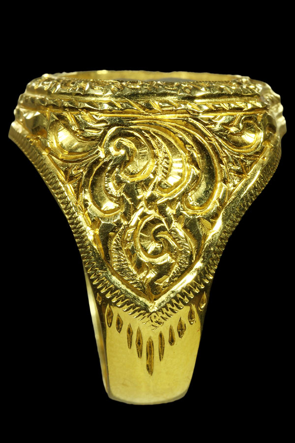 แหวนพ่อท่านคล้าย