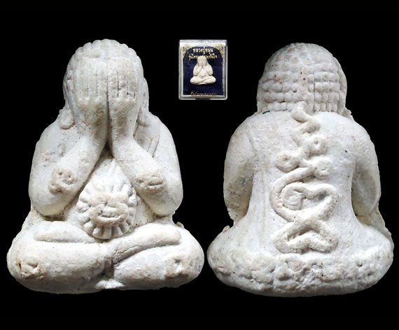 พระปิดตาหลวงปู่หมุน รุ่นไตรมาสรวยทันใจ ปี43 เนื้อผงงาช้าง1โค้ด สวยคม หมายเลขต้นๆ27 กล่องเดิม