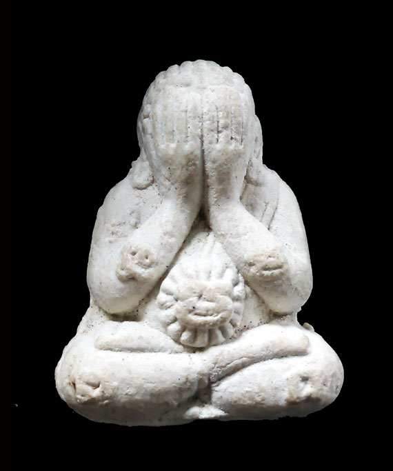 พระปิดตาหลวงปู่หมุน รุ่นไตรมาสรวยทันใจ ปี43 เนื้อผงงาช้าง1โค้ด สวยคม หมายเลขต้นๆ27 กล่องเดิม