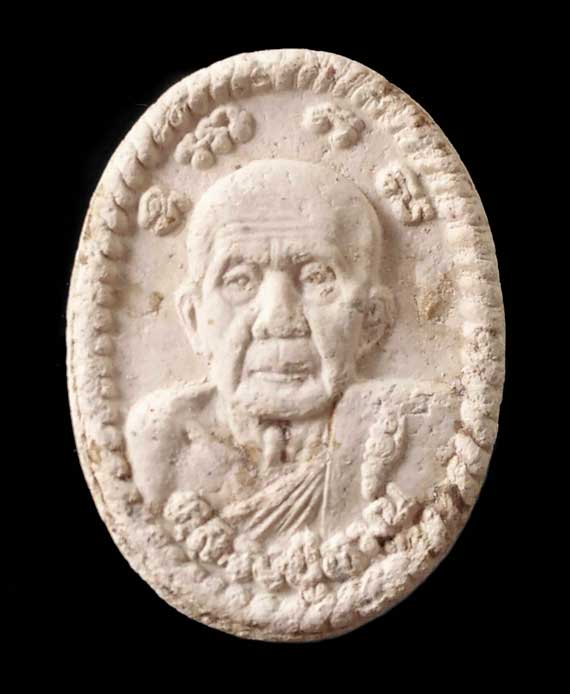 พระผงยันต์ดวงเศรษฐี หลวงปู่หมุน ปี43 เนื้อโซนขาว สวยคมชัด จมูกโด่ง หูตา ชัดๆ ราคาเบาๆ