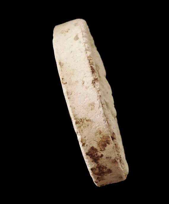 พระผงยันต์ดวงเศรษฐี หลวงปู่หมุน ปี43 เนื้อโซนขาว สวยคมชัด จมูกโด่ง หูตา ชัดๆ ราคาเบาๆ