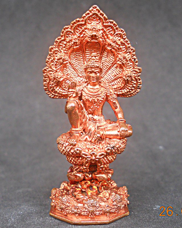 รุ่นแรก วัดนางพระยา ปางมหาราชลีลา  เนื้อสัมฤทธิ์แดง หมายเลข 839 (1.5 x 4 .5 ซ.ม.)