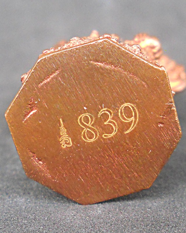 รุ่นแรก วัดนางพระยา ปางมหาราชลีลา  เนื้อสัมฤทธิ์แดง หมายเลข 839 (1.5 x 4 .5 ซ.ม.)