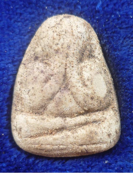 พระปิดตาหลวงปู่หงษ์ พรหมปัญโญ เนื้อผงว่าน 108 รุ่นแรก รุ่นฉลองชัย สร้าง 999 องค์