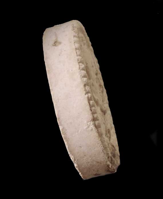 พระผงยันต์ดวงเศรษฐี หลวงปู่หมุน ปี43 *เกษาโผล่ยาวๆ* สภาพสวย จมูกโด่ง คม ชัด แก่มวลสาร