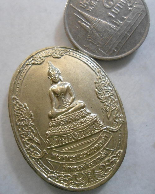 เหรียญพระพุทธรูปแสนแซ่ทองคำ จ.ลำปาง หลวงพ่อเกษม เขมโก สมเด็จพุฒาจารย์(เกี่ยว) ปลุกเสก ปี 2537 สวยครั