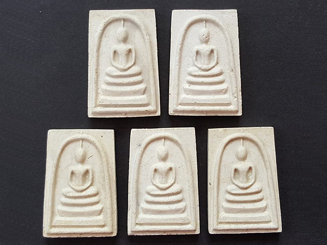 ***พระสมเด็จวัดระฆัง รุ่น 214 เกิด(โต พรหมรังสี) พิมพ์ใหญ่ทรงนิยม เกศทะลุซุ้ม ปี 2545***ชุด 5 องค์