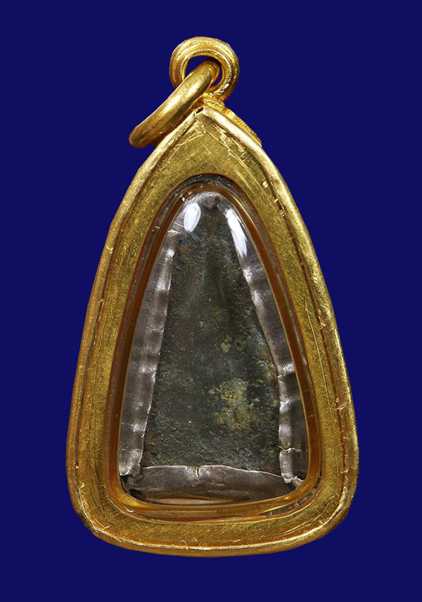 พระท่ามะปราง กรุวัดท่ามะปราง (เงี้ยวทิ้งปืน) เนื้อชินเงินเลี่ยมทองยกซุ้ม