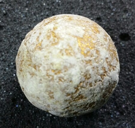 ลูกอมหลวงปู่ทิมบรอน์ฝุ่นขนาด2.0cm.