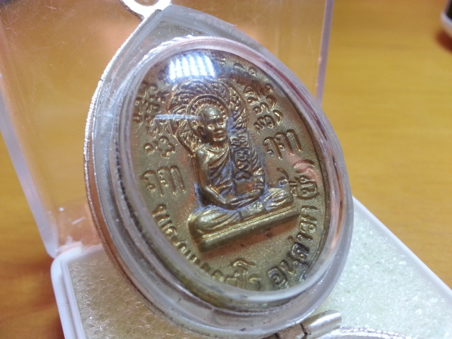 เหรียญหล่อฉีด ลป.ชื้น วัดญาณเสน เนื้อทองฝาบาตรตอกโค๊ตหมายเลข+ตลับเงินพร้อมใช้