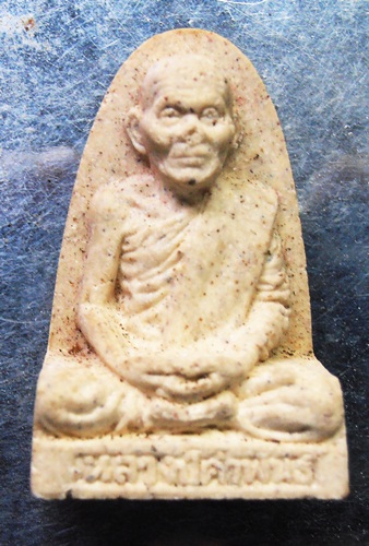 พระผงกลีบบัวใหญ่ หลวงปู่คำพันธ์ รุ่นบุญญาบารมี ปี36พร้อมกล่องสวยๆครับ