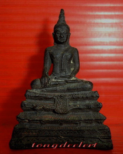 พระบูชาหลวงพ่อวัดไร่ขิง จ.นครปฐม ขนาดตั้งหน้ารถค่ะ