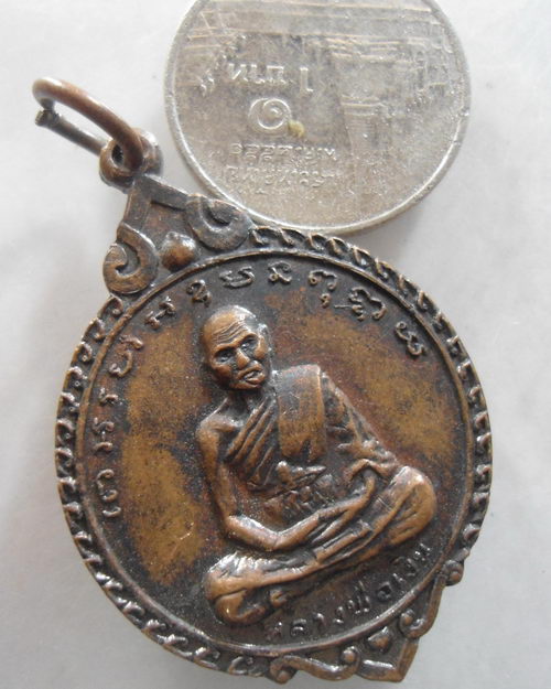 “ เหรียญหลวงพ่อเงิน หลัง หลวงพ่อเขียน ตอกโค๊ต สวยงามครับ ”