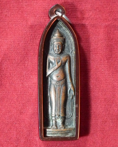 พระร่วงหลังรางปืน พิมพ์เจดีย์นูน ปี. ๒๕๑๕ วัดพระธาตุดอยสุเทพ จ.เชียงใหม่