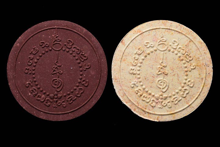 จตุคามรามเทพ ผงสุริยันจันทรา รุ่น 2 มาพร้อมกล่องเดิม 2 องค์