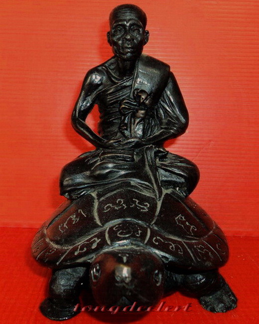 รูปเหมือนบูชาหลวงปู่หลิวนั่งเต่า รุ่นแรก เสาร์ 5 วัดไร่แตงทอง ปี 2535 หายาก สวยสมบูรณ์มากค่ะ