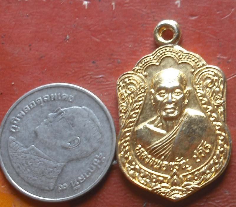 หลวงพ่อขวัญ วัดบ้านไร่ พศ 2543 กะไหล่ทอง 