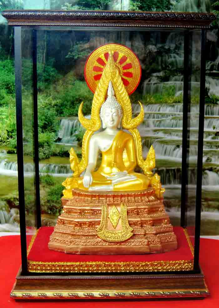 กล่องใส่พระโชว์ ขนาดฐานวางพระ กว้าง 8.5 นิ้ว X ยาว 11.5 นิ้ว X สูง 14.0 นิ้ว ทรงสี่เหลี่ยม ส่ง EMS ร