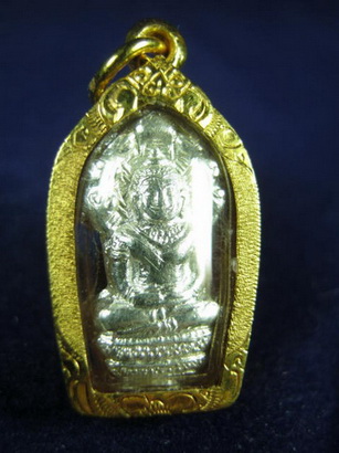 ปรกใบมะขาม หลวงพ่อสาคร วัดหนองกรับ เนื้อเงิน ปี 53 พร้อมเลี่ยมทองแท้ยกซุ้มหัวสิงห์สวยงามพร้อมใช้ครับ