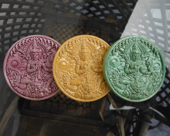 >> เคาะเดียว << อภิปัญญามหาเศรษฐี เนื้อผงเคลือบครบ 3 สี ขนาด 5.5 ซม. >>ปิดลงกรุ<<