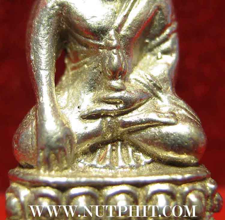 พระชัยวัฒน์เนื้อเงินแท้ หลวงพ่อเกษม เขมโก ลำปาง สวยกริ๊บยันกล่อง*137