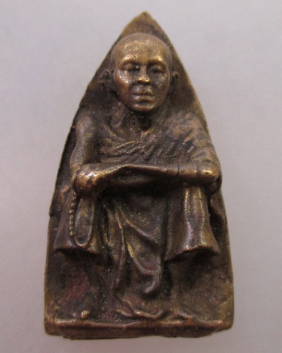 เหรียญหล่อหลังเตารีดหลวงพ่อคูณ วัดบ้านไร่