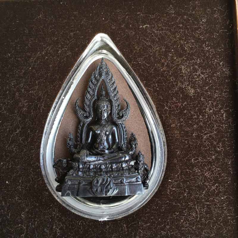 พระพุทธชินราช ภปร.เนื้อเงินรมดำ1/2 นิ้วใต้ฐานองค์พระบรรจุมวลสารเบญจภาคีผงจิตรลดาและเส้นผมในหลวง