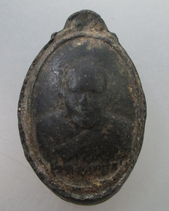 พระผงผสมอัฐิหลวงพ่อปาน วัดมงคลโคธาวาส(บางเหี้ย)ออกวัดบ้านระกาศ ปี๑๖ หายากครับ