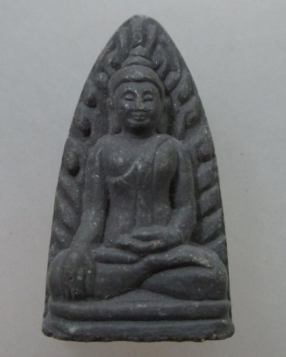 พระรอดหลวงปู่หนูเพชร วัดป่าภูมิพิทักษ์ จ สกลนคร หายาก