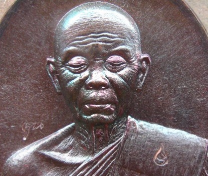 เหรียญปาฏิหาริย์(ครึ่งองค์)หลวงพ่อคูณ EOD ปี2556 เนื้อทองแดงรมมันปู หมายเลข1814พร้อมกล่องเดิม