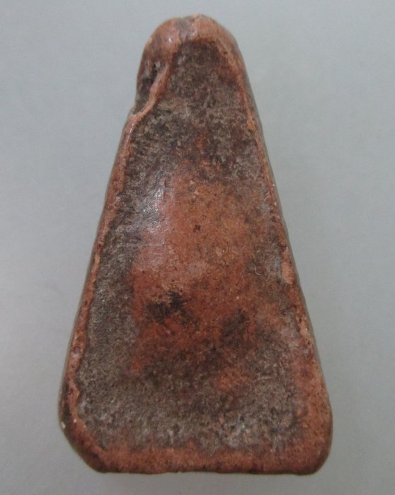 20 B พระเนื้อดินพิมพ์ผงสุพรรณไม่ทราบรุ่นครับ