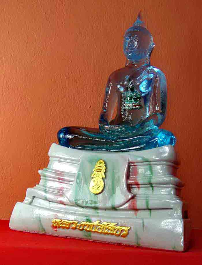 ***พระบูชาพระพุทธโสธร ขนาดหน้าตัก ๕ นิ้ว พระบูชาพระพุทธโสธร ขนาดหน้าตัก ๕ นิ้ว เนื้อเรซิ่นใสสีฟ้าพระ