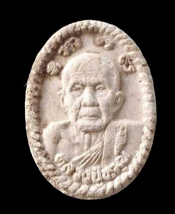 เคาะเดียวแดง พระผงยันต์ดวงเศรษฐี หลวงปู่หมุน ปี43 เนื้อโซนขาว สวยคมชัด จมูกโด่ง หูตา ชัดๆ