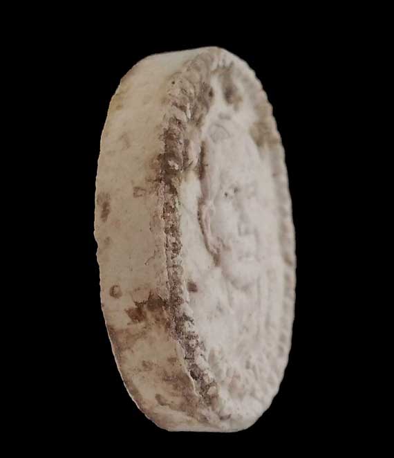 เคาะเดียวแดง พระผงยันต์ดวงเศรษฐี หลวงปู่หมุน ปี43 เนื้อโซนขาว สวยคมชัด จมูกโด่ง หูตา ชัดๆ