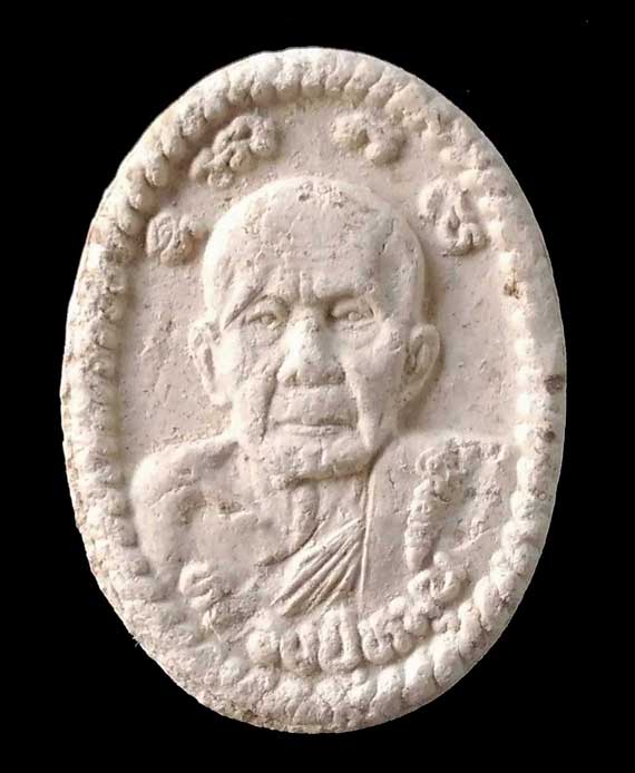 เคาะเดียวแดง พระผงยันต์ดวงเศรษฐี หลวงปู่หมุน ปี43 เนื้อโซนขาว สวยคมชัด จมูกโด่ง หูตา ชัดๆ