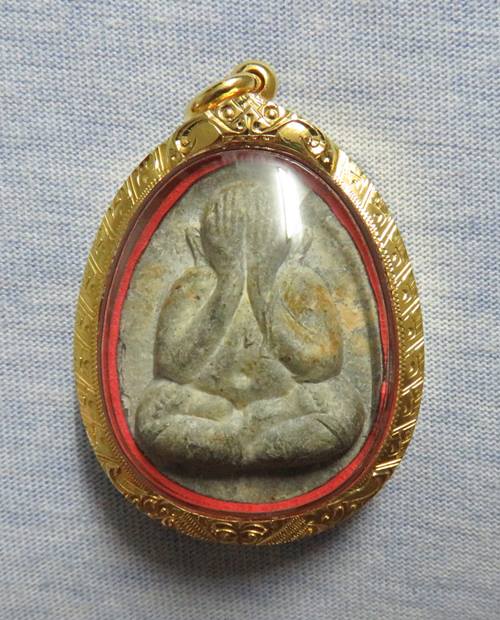 จัมโบ้ 2 เนื้อใบลาน + เลี่ยมทองสั่งทำ หนาๆ เปอร์เซ็นต์สูง ... เส้นสายคมกริ๊ป มาดหล่อ ยันต์หลังเด้งๆ