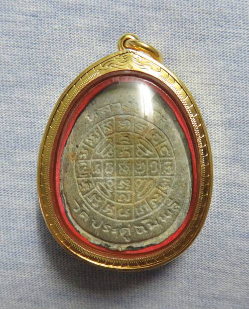 จัมโบ้ 2 เนื้อใบลาน + เลี่ยมทองสั่งทำ หนาๆ เปอร์เซ็นต์สูง ... เส้นสายคมกริ๊ป มาดหล่อ ยันต์หลังเด้งๆ