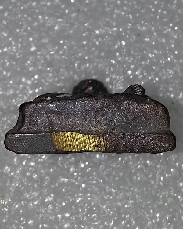 รูปหล่อหลวงปู่หมุน ฐิตสีโล พิมพ์เตารีด พร้อมกล่องเดิมๆครับ