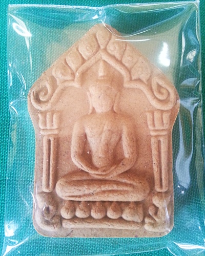 พระขุนแผนผงพรายกุมาร 7 รอบ พิมพ์ใหญ่ เนื้อผงยานัตถุ์ผสมผงพรายกุมารหลังแบบ ฝังตะกรดสาริกาทองเงิน 