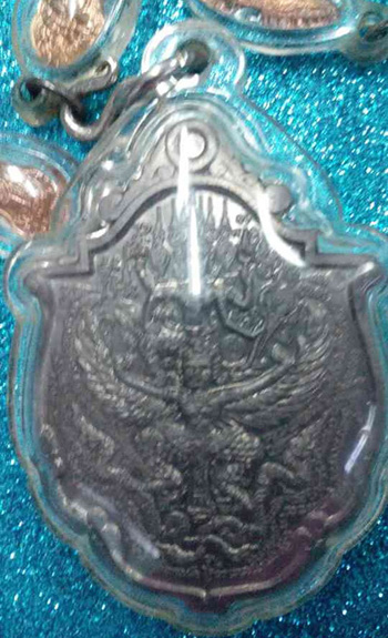 นารายณ์ทรงครุฑ พร้อมสร้อยเหรียญปรกโพธิ์ เลี่ยม 19 องค์