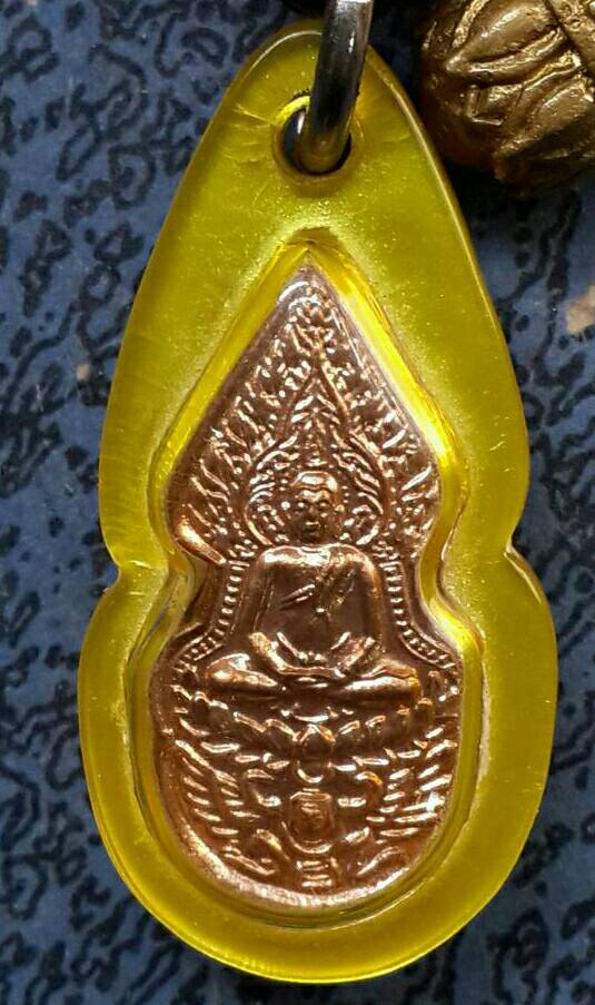 พระปรกโพธิ์ทรงครุฑ ด้านหลังแม่ธรณีบีบมวยผม ตอกโค๊ต หลวงปู่กาหลง เขี้ยวแก้ว วัดเขาแหลม จ.สระแก้ว ปี49