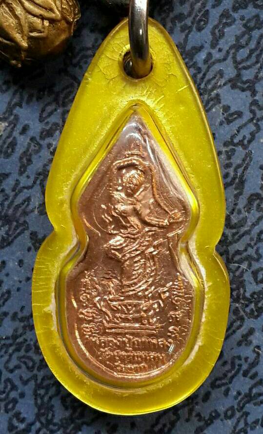 พระปรกโพธิ์ทรงครุฑ ด้านหลังแม่ธรณีบีบมวยผม ตอกโค๊ต หลวงปู่กาหลง เขี้ยวแก้ว วัดเขาแหลม จ.สระแก้ว ปี49