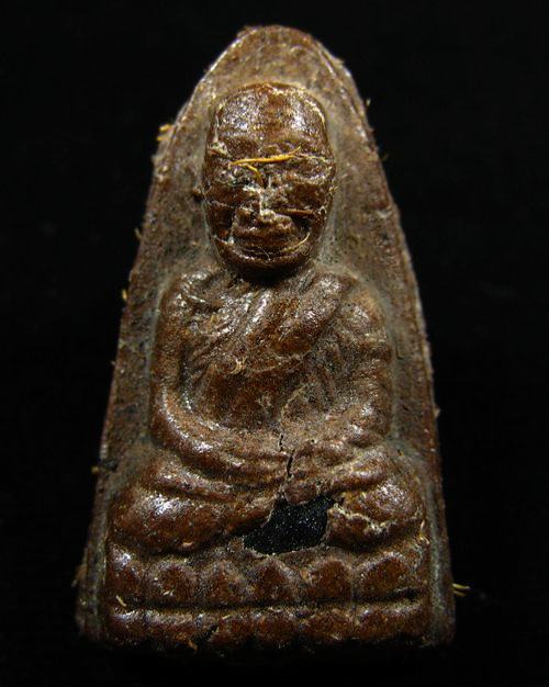  พระพิมพ์หลวงปู่ทวด เนื้อว่านชานหมาก พลอยเสก ฝังตะกรุดด้านหลัง ออกวัดป่าช่องกุ่ม 2543 (3) 