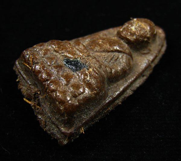  พระพิมพ์หลวงปู่ทวด เนื้อว่านชานหมาก พลอยเสก ฝังตะกรุดด้านหลัง ออกวัดป่าช่องกุ่ม 2543 (3) 